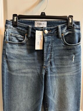 Evereve Women's Medium Blue Slim Straight Jeans